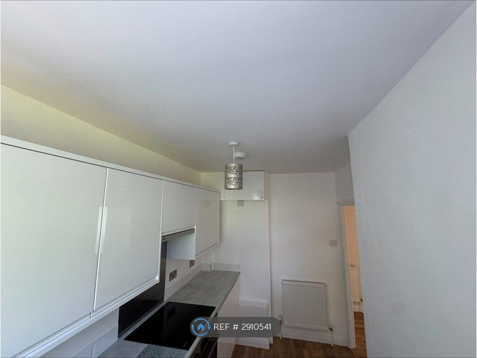 Property photo 3 of 14 Kitchen