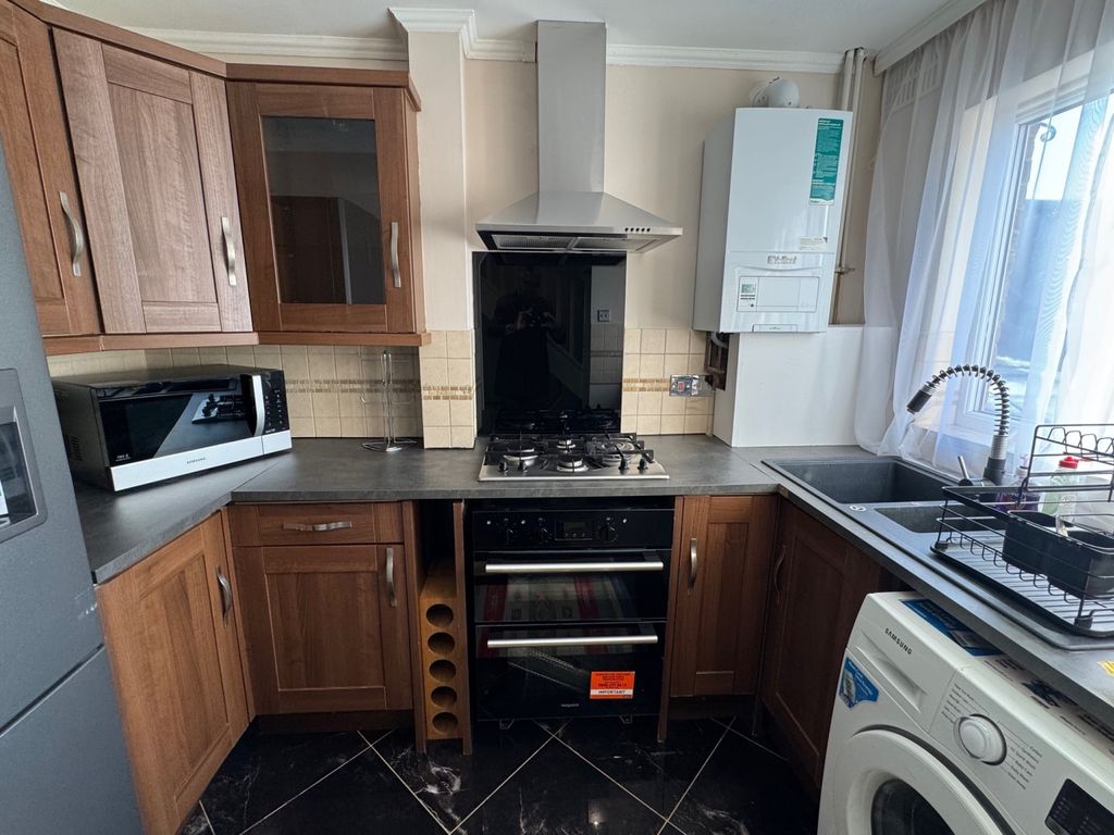 Property photo 3 of 6 Kitchen