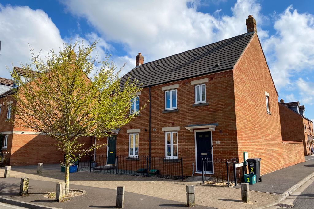 Property photo 1 of 10 3 Bed Semi-Detached House To Rent