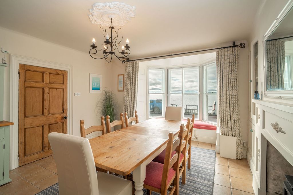 Property photo 2 of 42