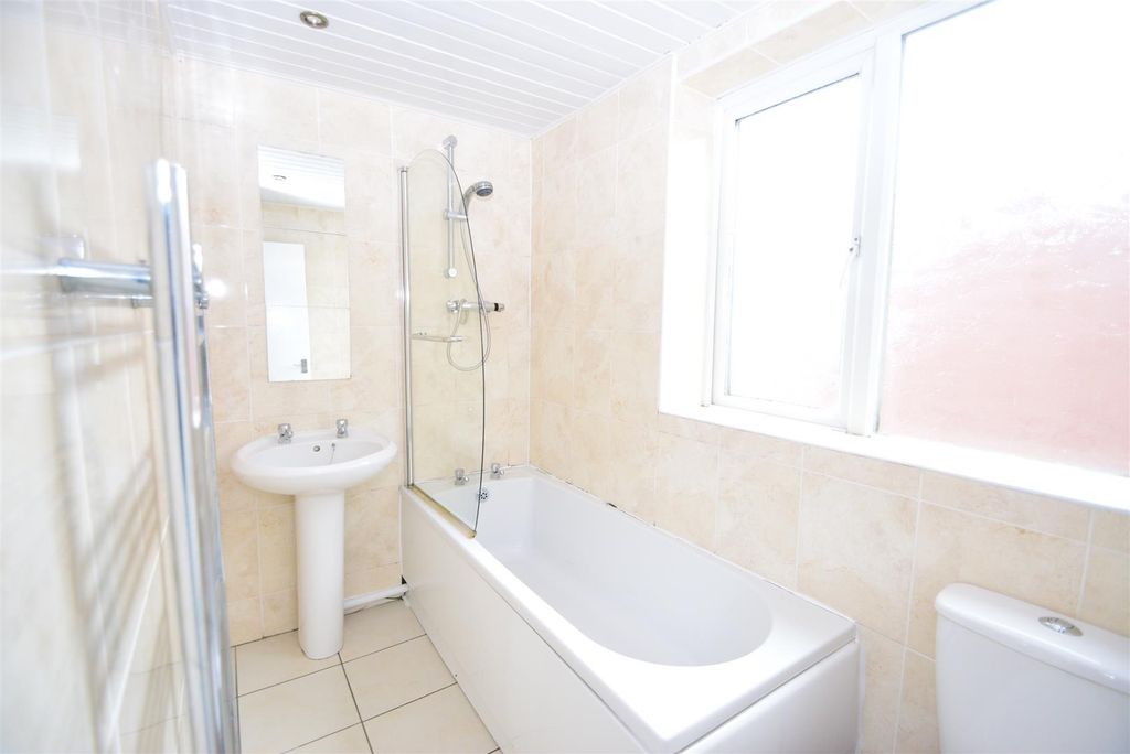 Property photo 3 of 15 Bathroom 1