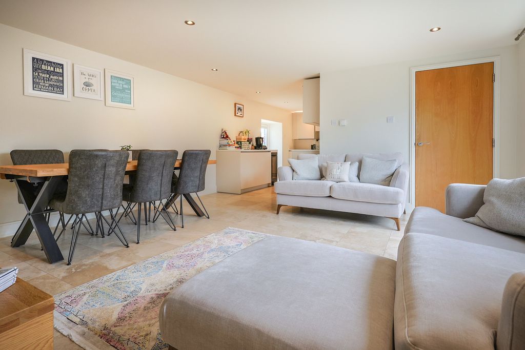 Property photo 2 of 17 Photo 1