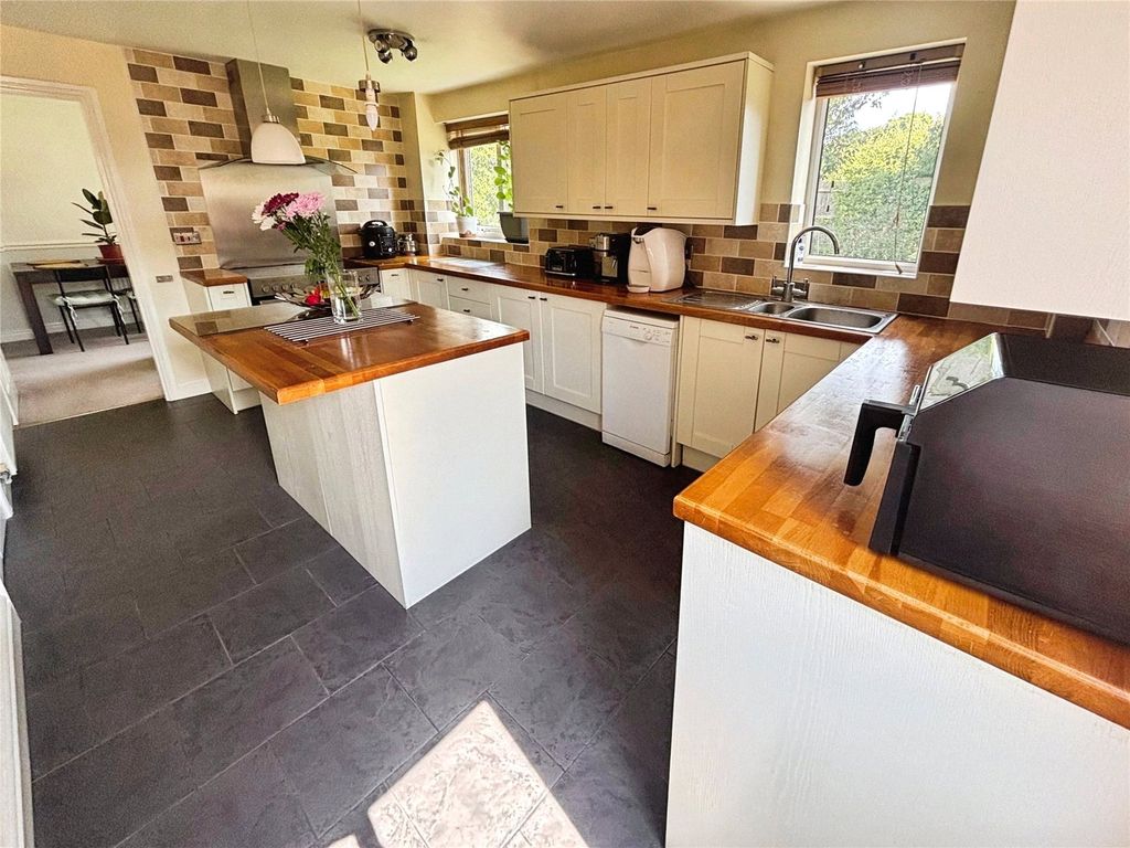 Property photo 3 of 17 Kitchen/Diner