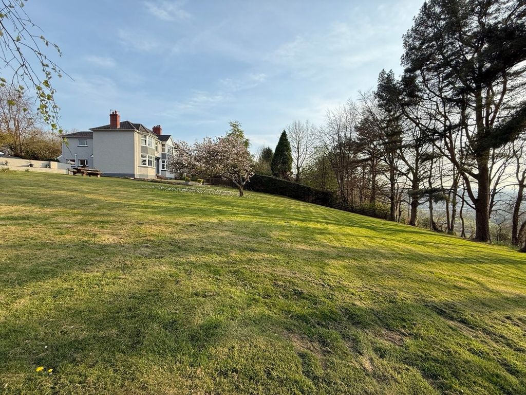 Property photo 3 of 68