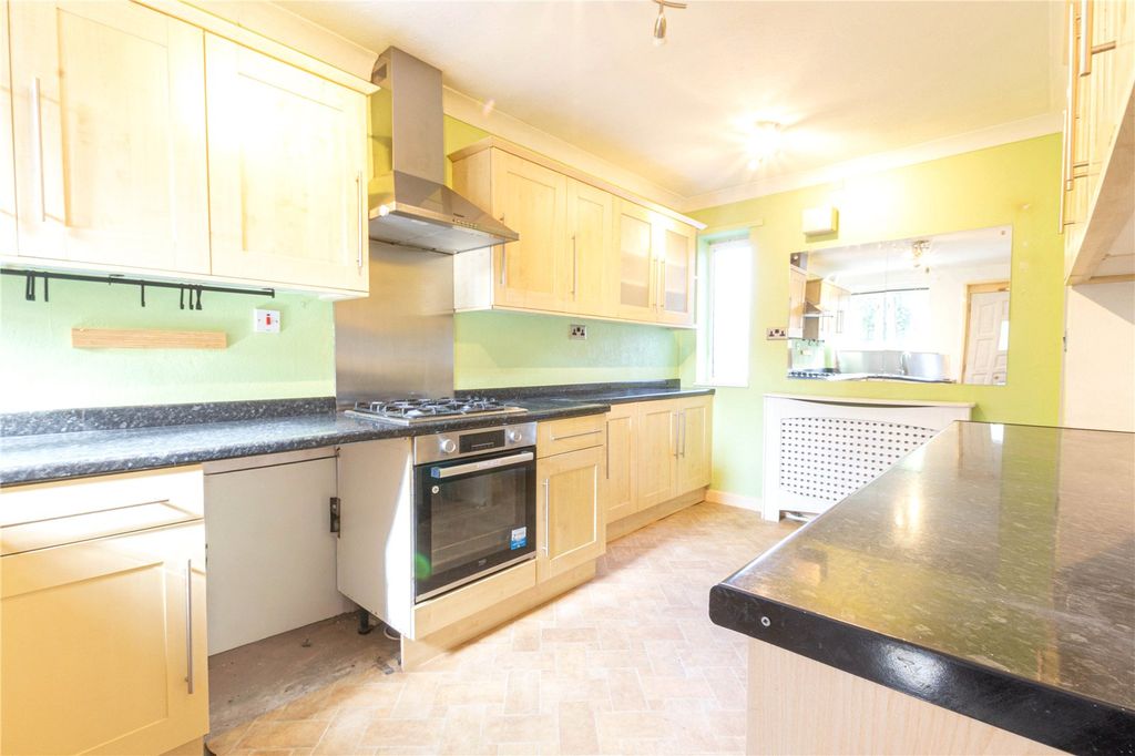 Property photo 3 of 27 Kitchen