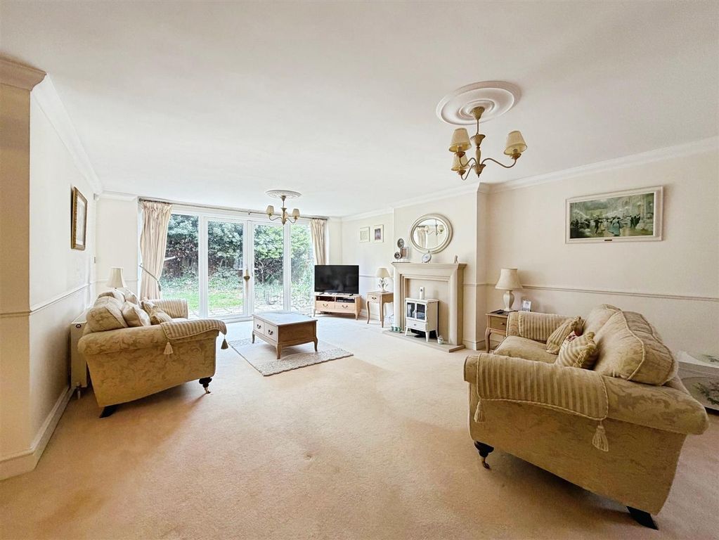 Property photo 2 of 22 Lounge