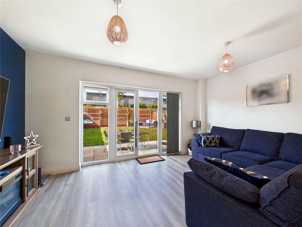 Property photo 3 of 22 Picture No. 05