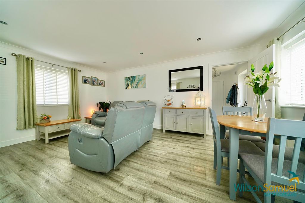 Property photo 2 of 12 111.Png