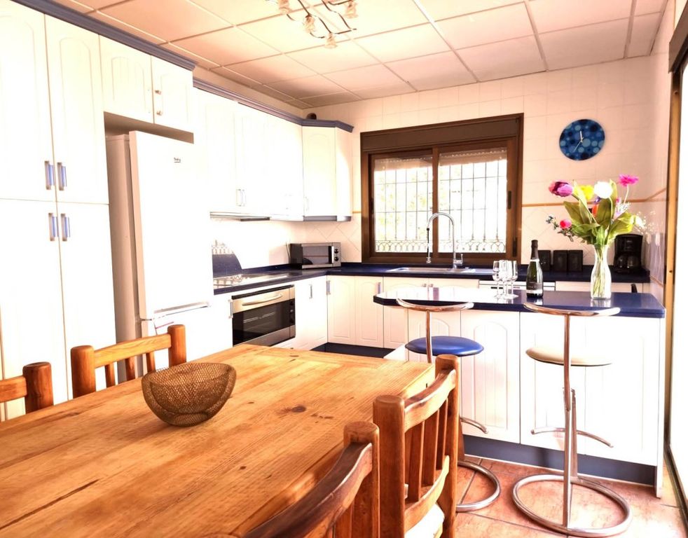 Property photo 3 of 20 Kitchen