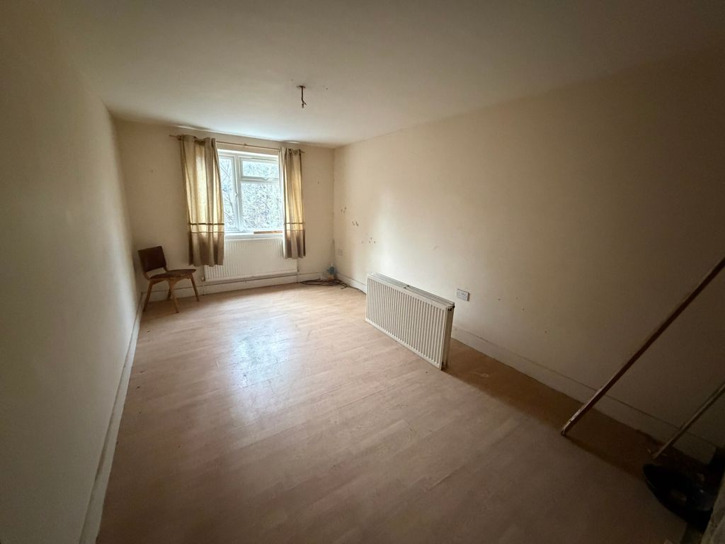 Property photo 3 of 3