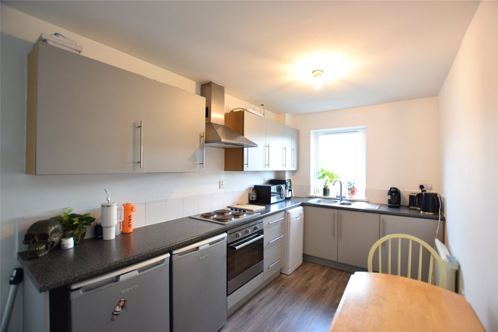 Property photo 3 of 9 Kitchen