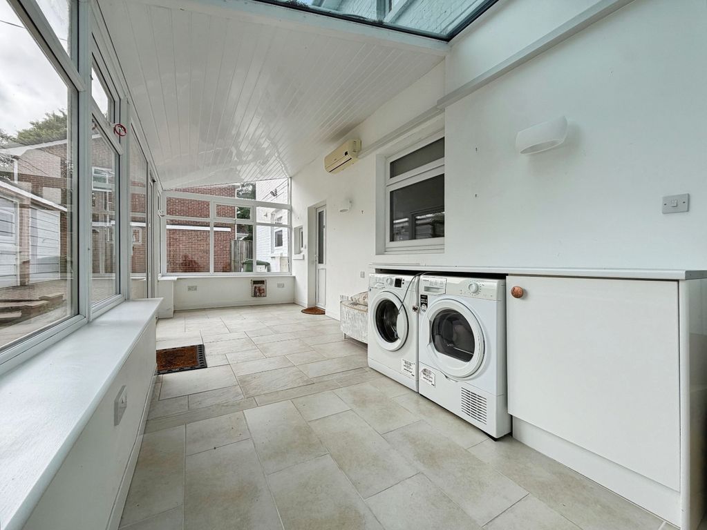 Property photo 2 of 10 Conservatory