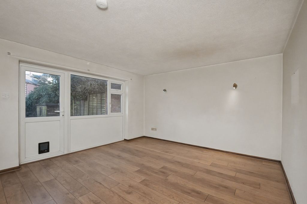 Property photo 2 of 16 37 St Albans Road, Colchester, Essex, Co3 3Jq