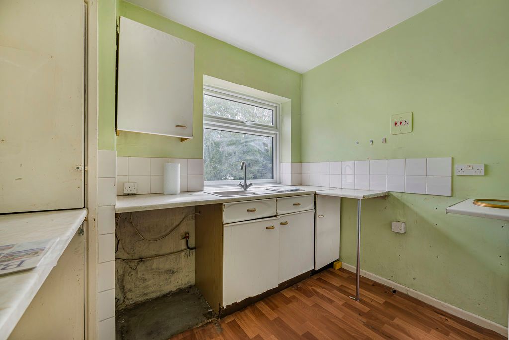 Property photo 3 of 13 Kitchen