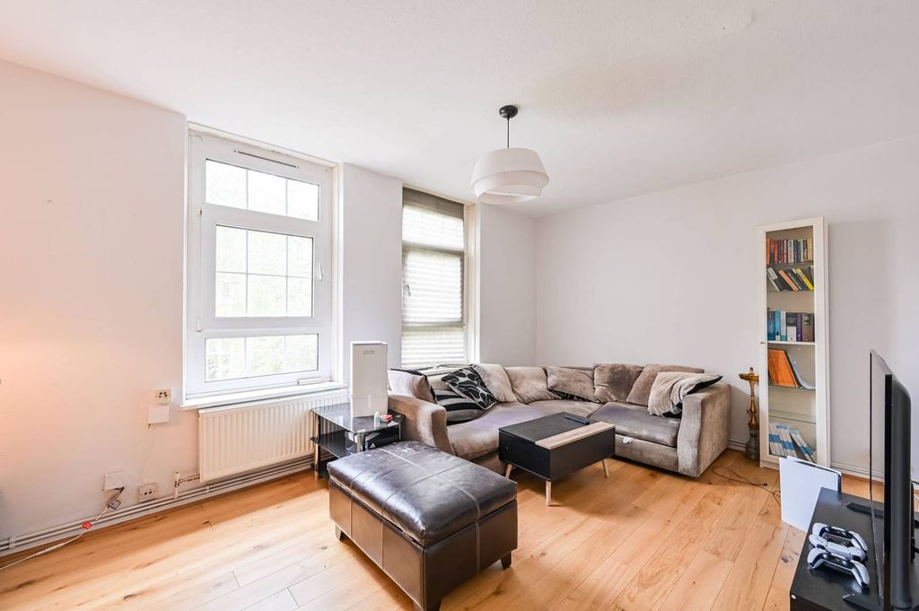 Property photo 2 of 9