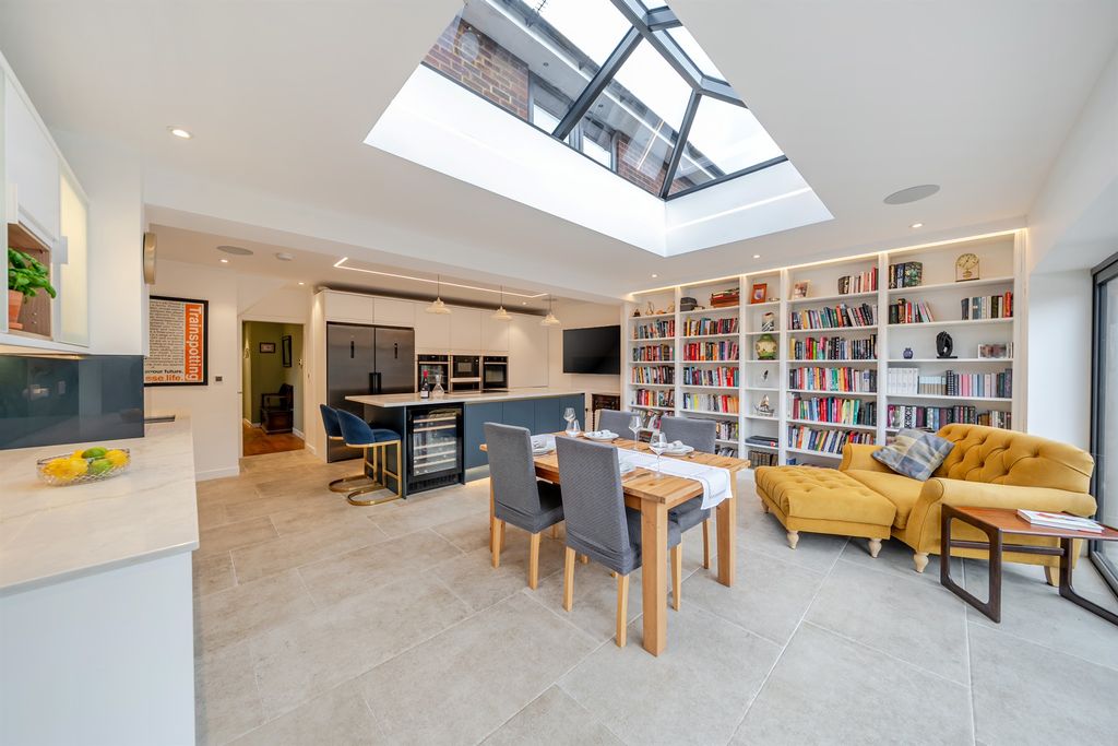 Property photo 2 of 17