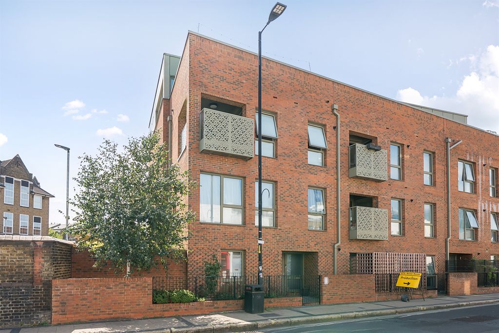 Property photo 3 of 14