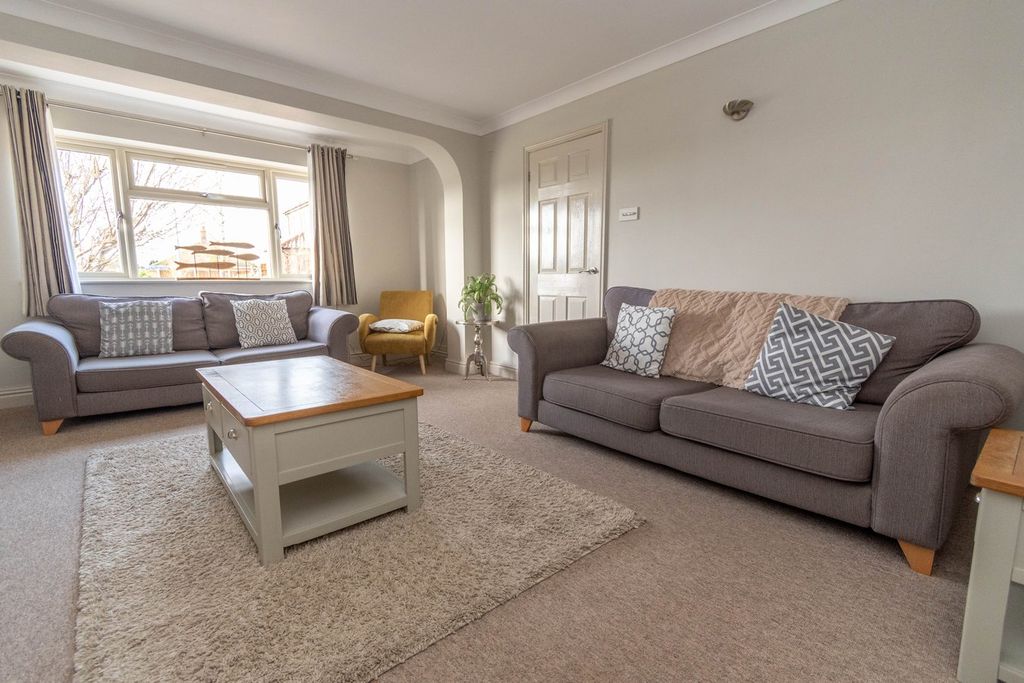 Property photo 3 of 19