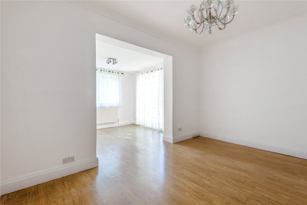 Property photo 2 of 8 Picture No. 11