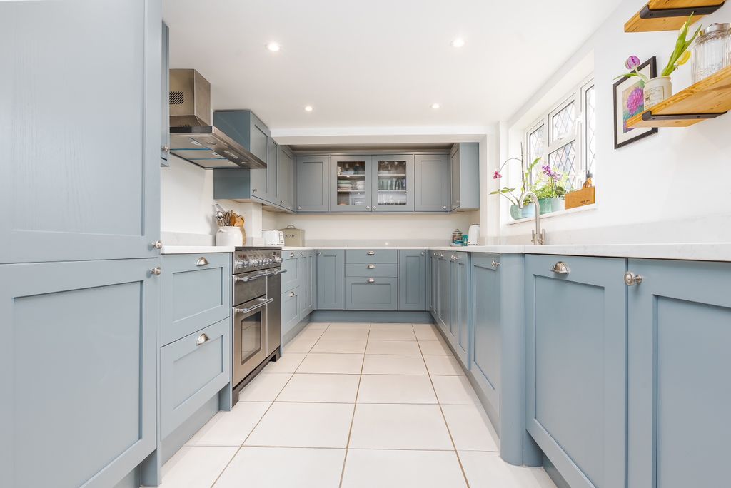 Property photo 2 of 17 Kitchen