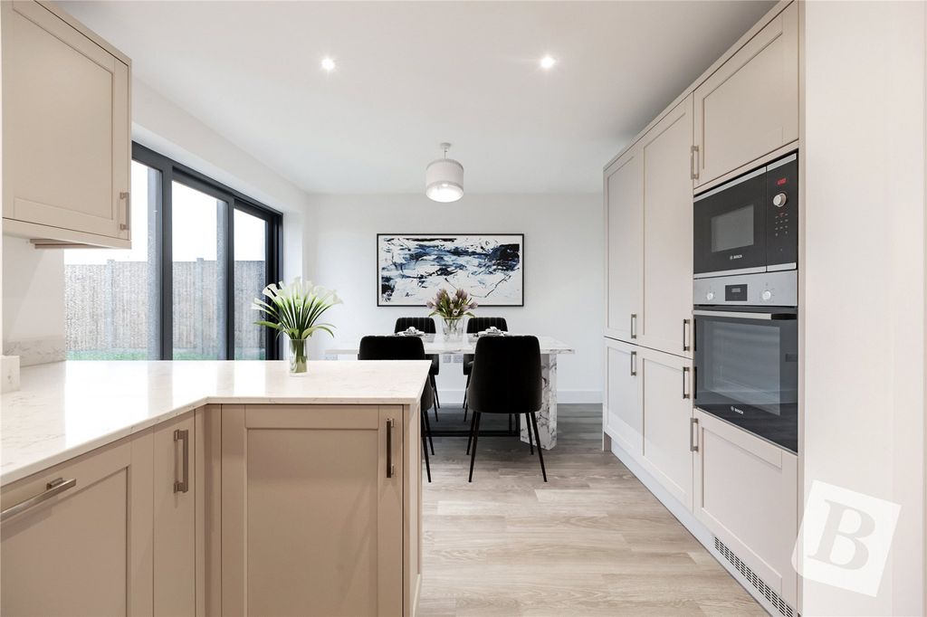 Property photo 3 of 27 Picture No. 31