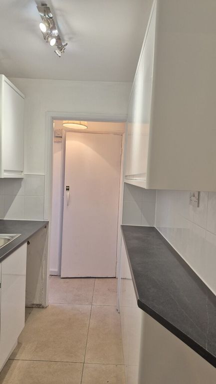 Property photo 3 of 15 01452688-32cc-4E14-A