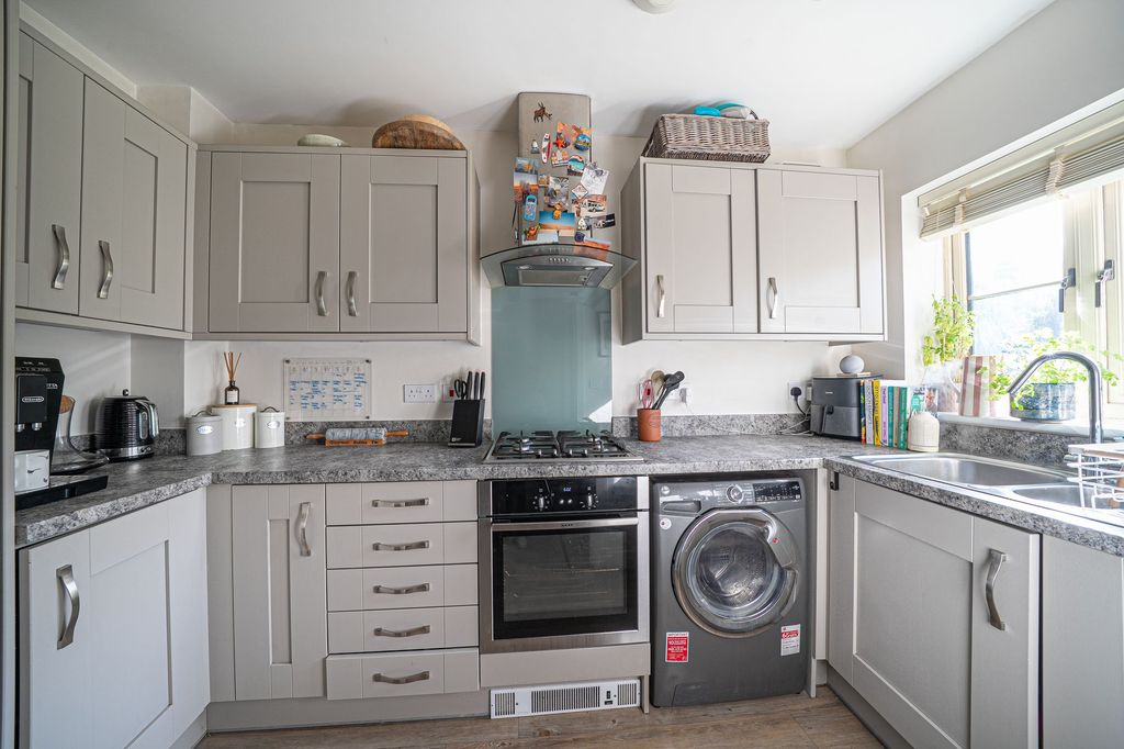 Property photo 3 of 21 Kitchen