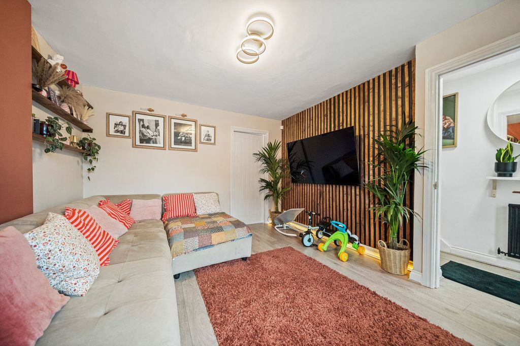 Property photo 2 of 17