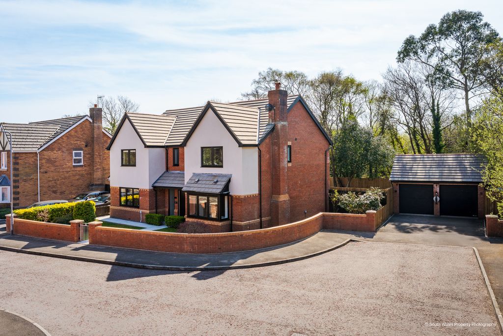 Property photo 1 of 28