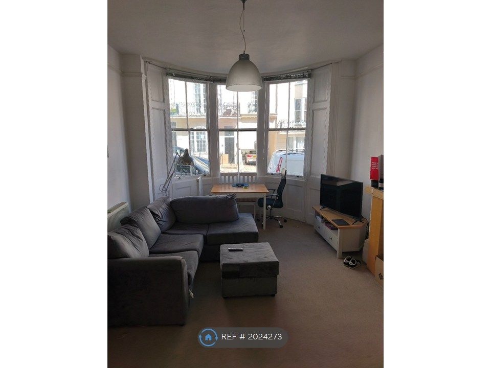 Property photo 3 of 10 Lounge