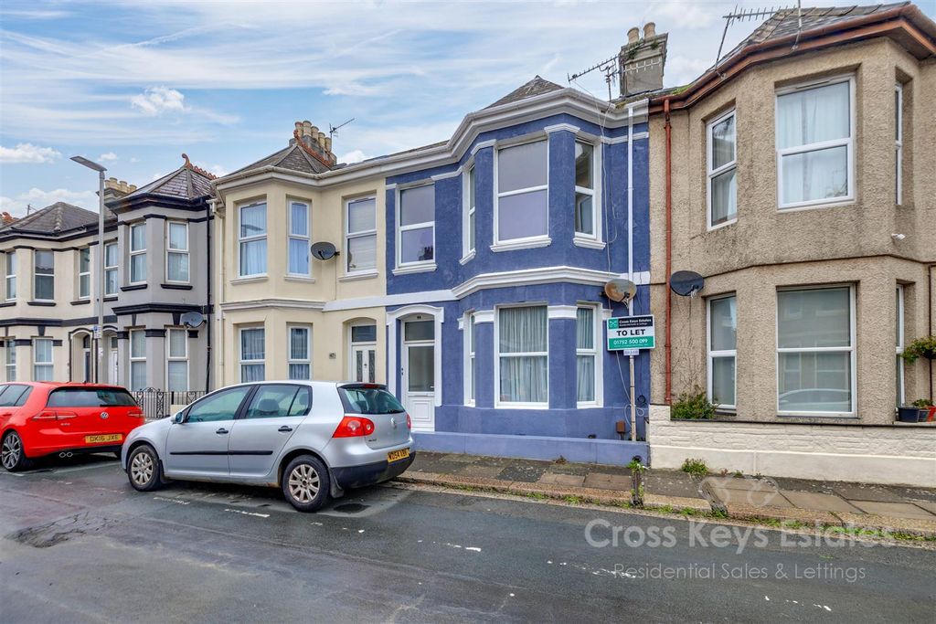 Property photo 2 of 17 Cross Keys Estates