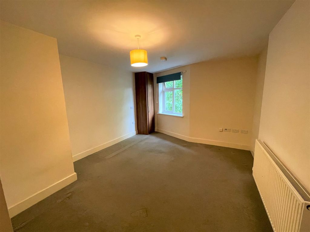 Property photo 1 of 7 Flat 8 Westway Apartments Lounge.Jpg