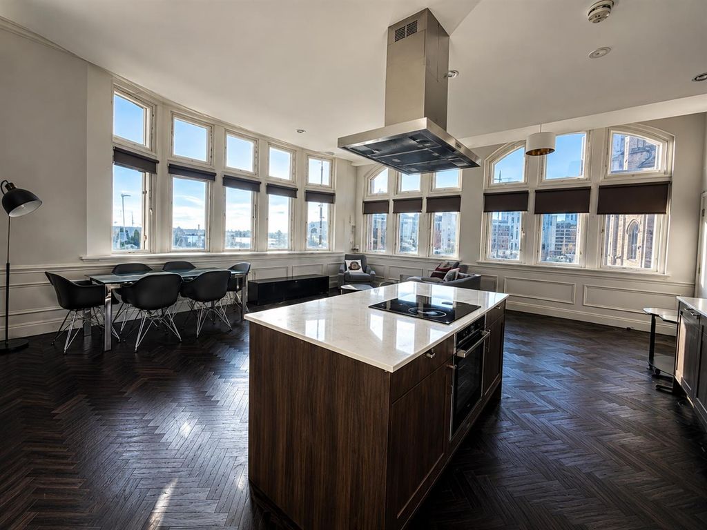 Property photo 1 of 10 Living Kitchen Dining.Png