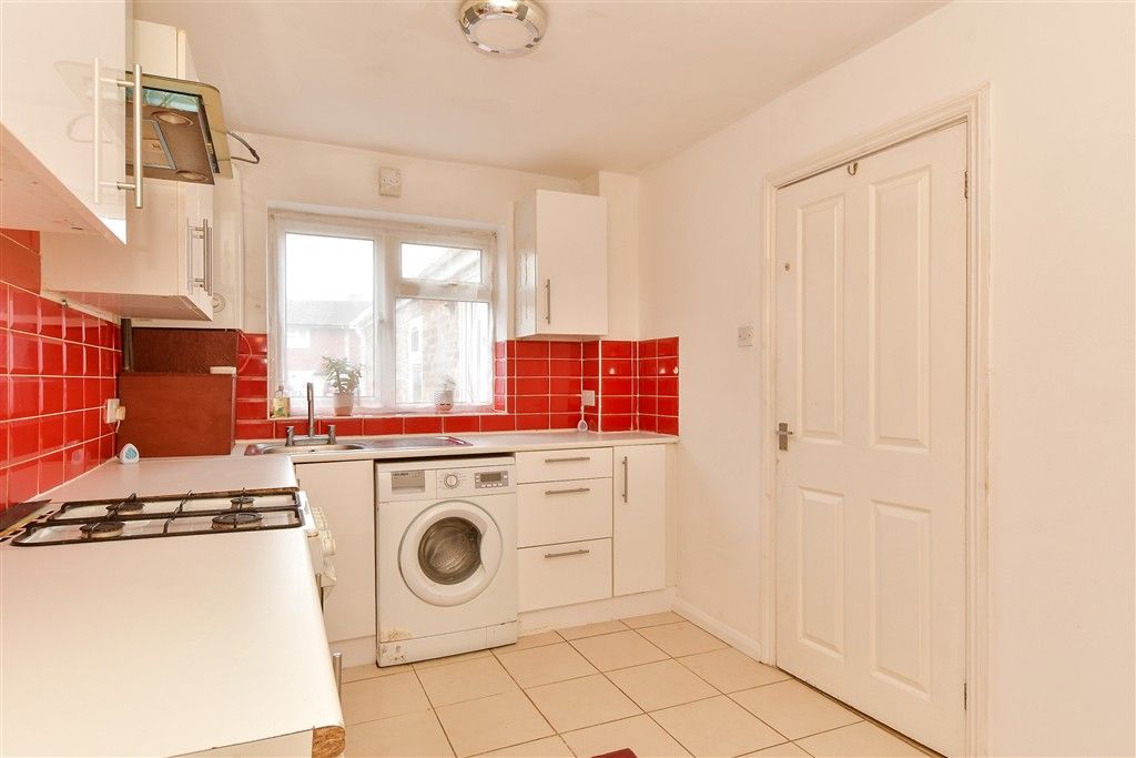 Property photo 3 of 9 Kitchen