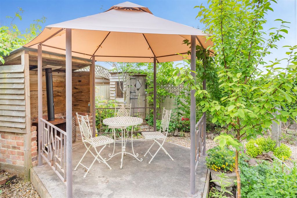 Property photo 2 of 35