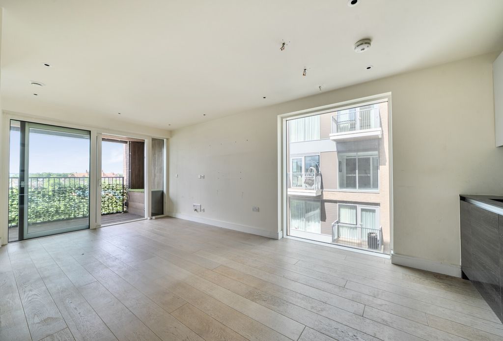 Property photo 2 of 10 1472466-3-6A214F7...