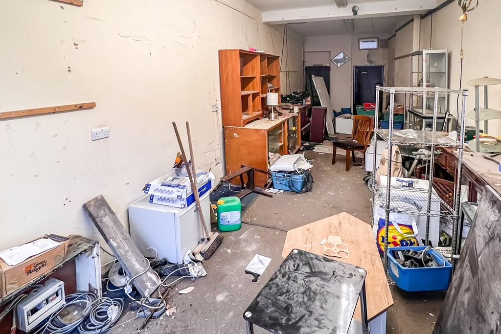 Property photo 3 of 15 51 Deptford Broadway, Deptford, London, Se8 4Ph