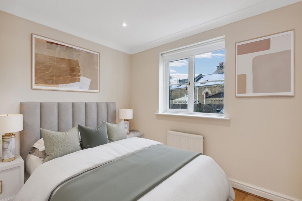 Property photo 3 of 10 Guest Bedroom