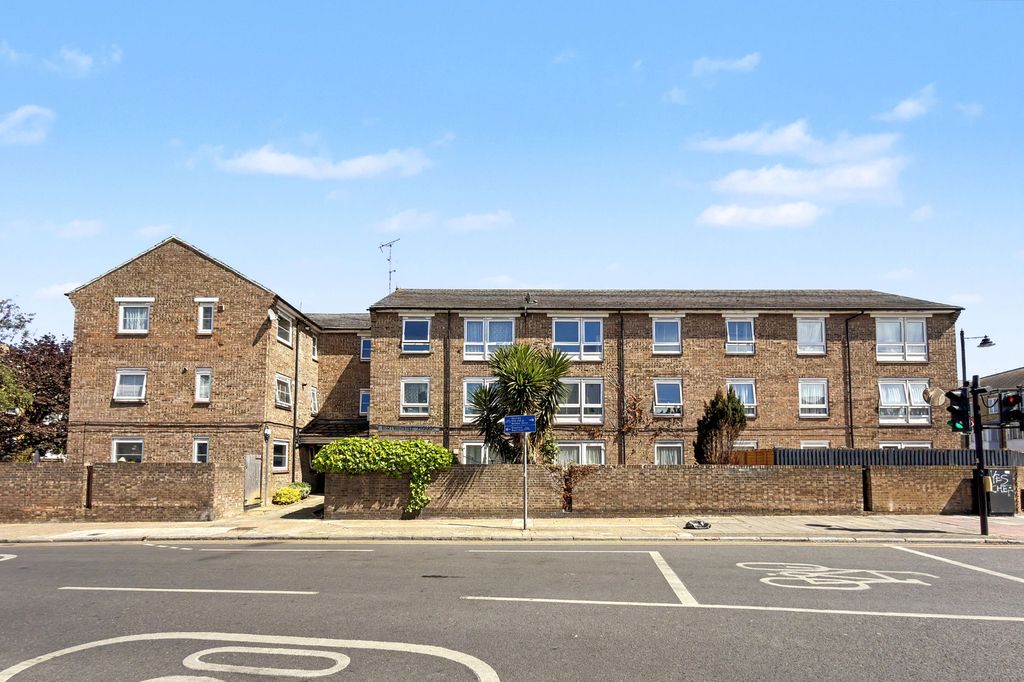 Property photo 1 of 9 Flat 15 Birtwhistle House, 150 Parnell Road, Tower Hamlet, London E3 2Jy