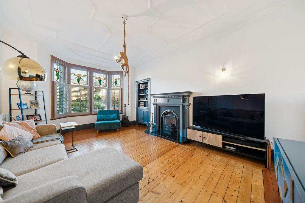 Property photo 2 of 35