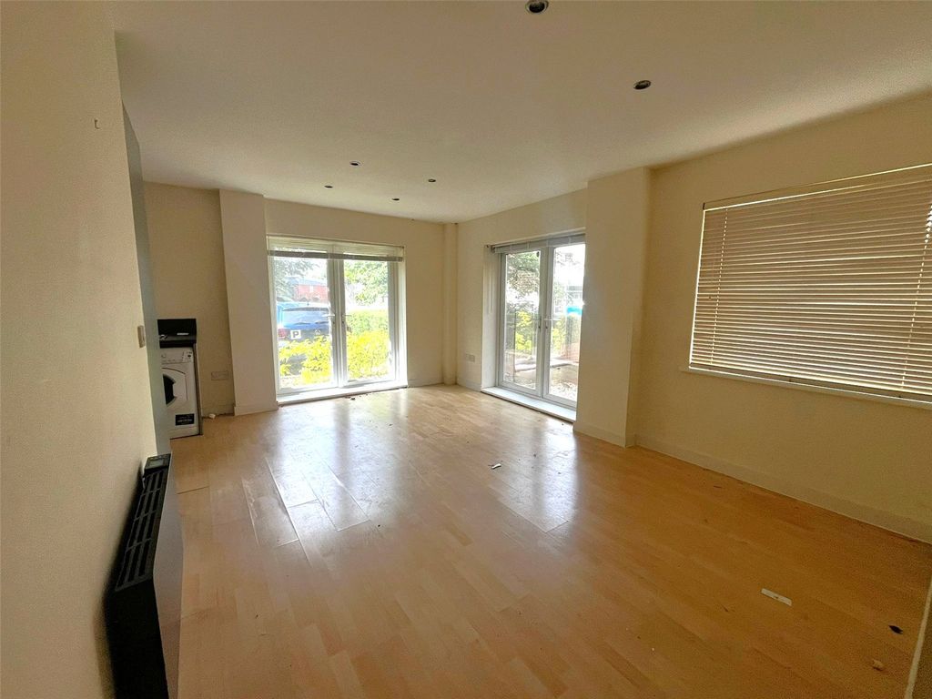 Property photo 3 of 8 Picture No. 06