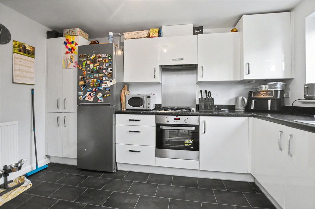 Property photo 3 of 18 Picture No. 11