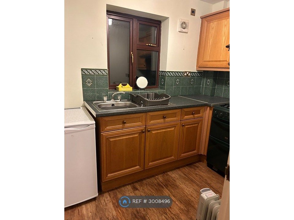Property photo 1 of 9 Kitchen