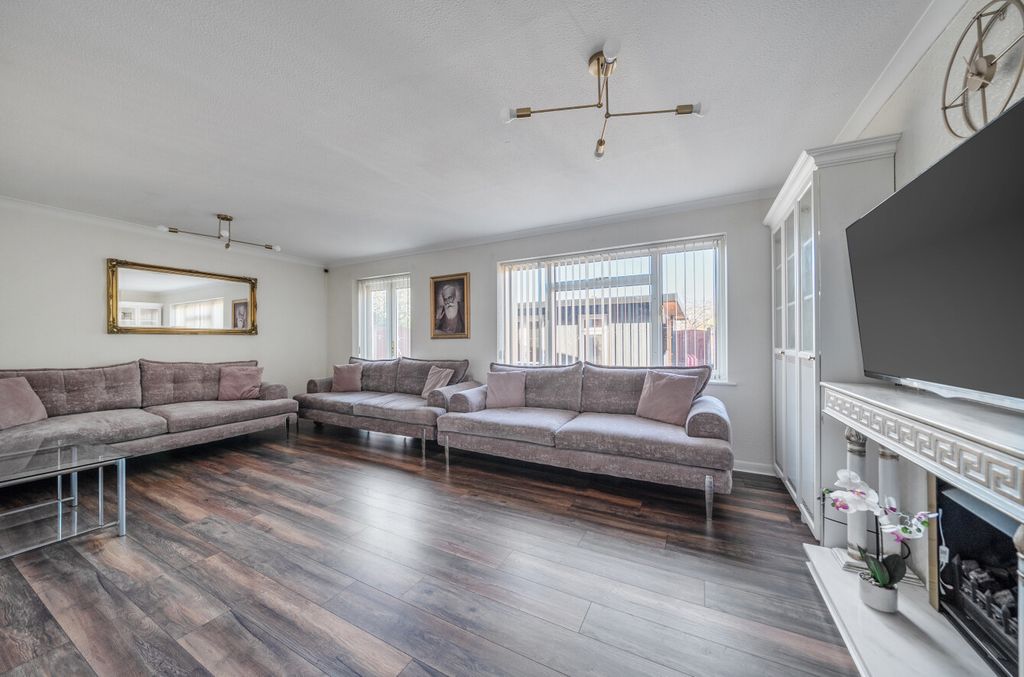 Property photo 2 of 20 1386539-8-692Ed5A...