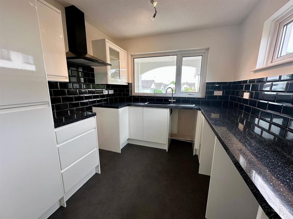 Property photo 2 of 13 Kitchen.Jpg