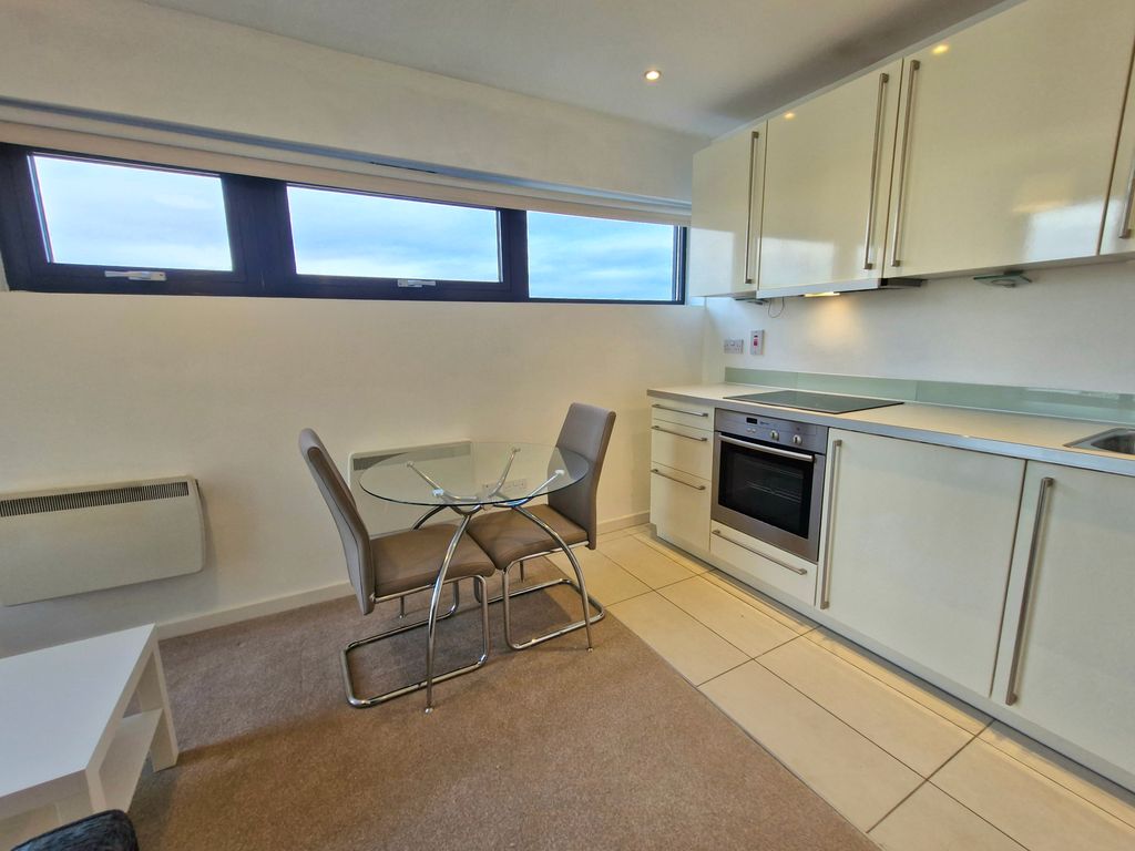 Property photo 3 of 9 Kitchen