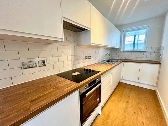 Property photo 2 of 9 Kitchen