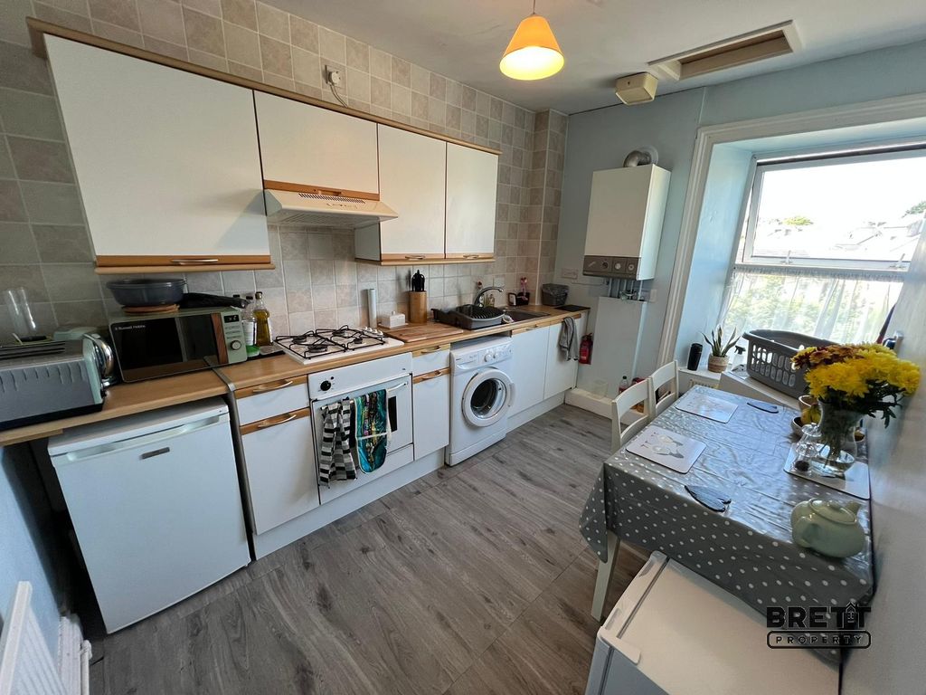 Property photo 2 of 5 Kitchen