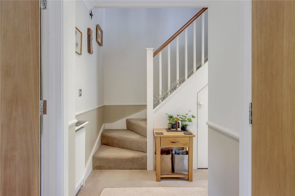 Property photo 3 of 12 Entrance Hall