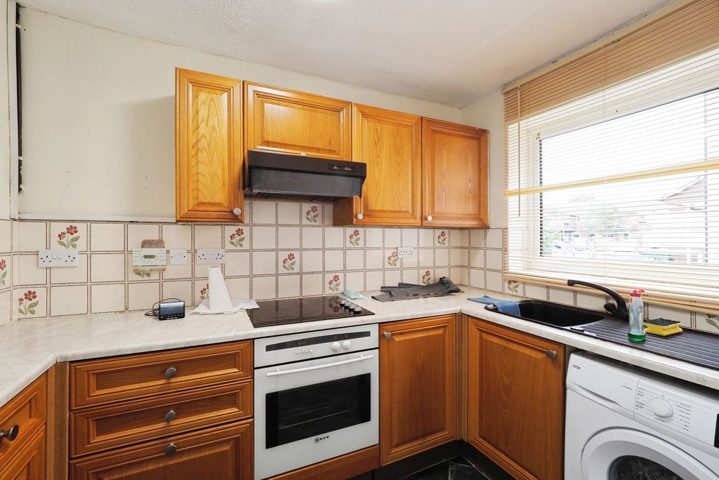 Property photo 2 of 17 Photo